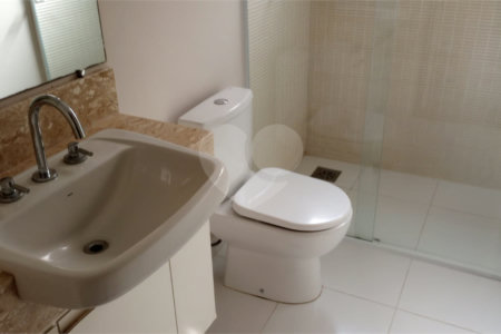 Casa à venda com 3 suítes no condomínio Picollo, Louveira - SP