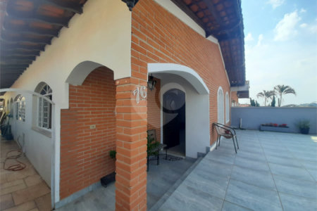 Casa à venda com 3 quartos, sendo 1 suíte, no Centro, Vinhedo, SP