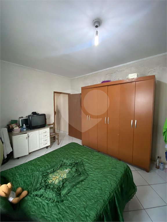Casa Térrea com 2 dormitórios.