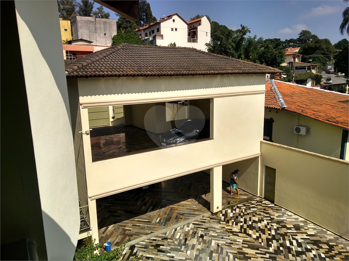 Sobrado à venda com 4 quartos, sendo 3 suítes,  em Horto, São Paulo, SP