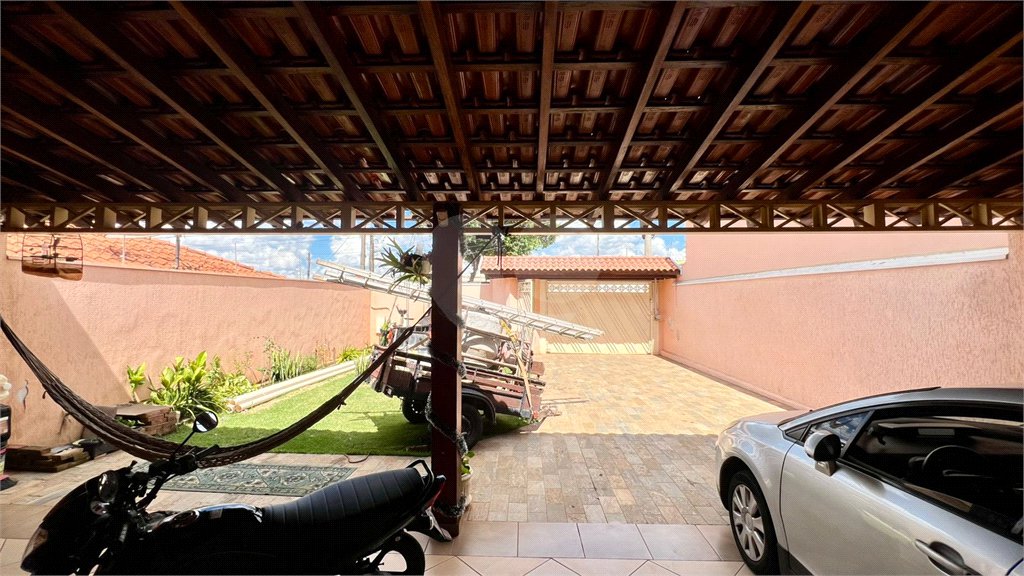 Sobrado à venda com 4 quartos, em Residencial Itamarati