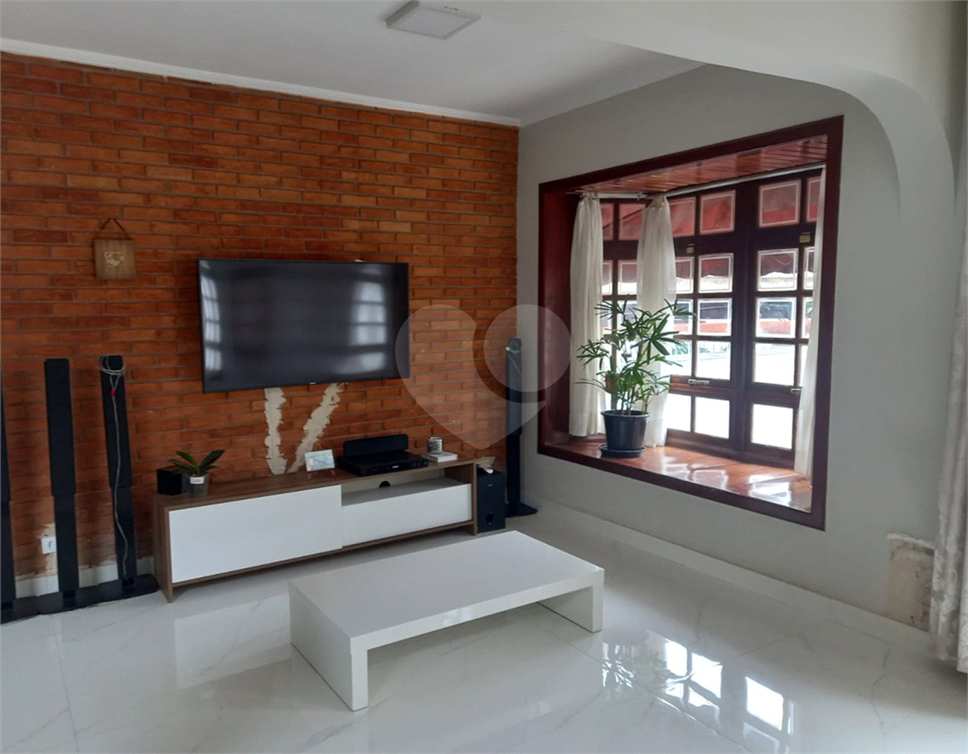 Sobrado à venda com 4 quartos, sendo 1 suíte, em Tremembé, São Paulo, SP