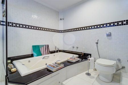 Casa de Vila à venda com 4 quartos, sendo 2 suítes,  em Jardim Marajoara, São Paulo, SP