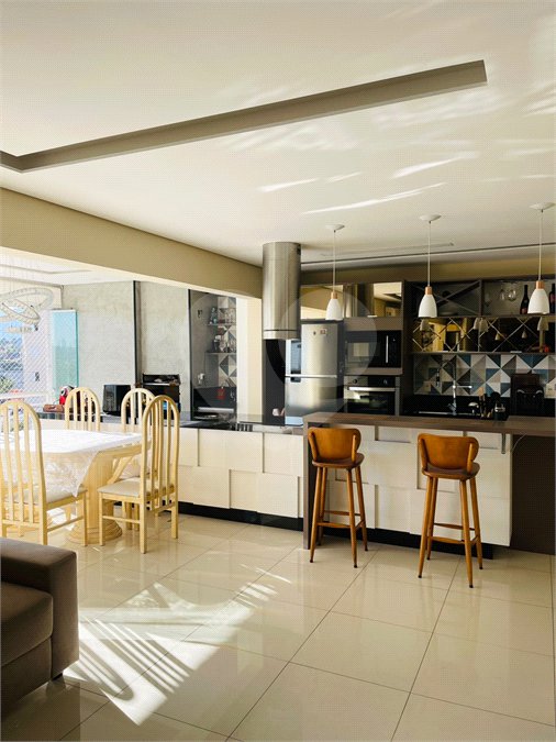 Apartamento à venda com 3 quartos, sendo 1 suíte,  em Vila Suissa, Mogi das Cruzes, SP