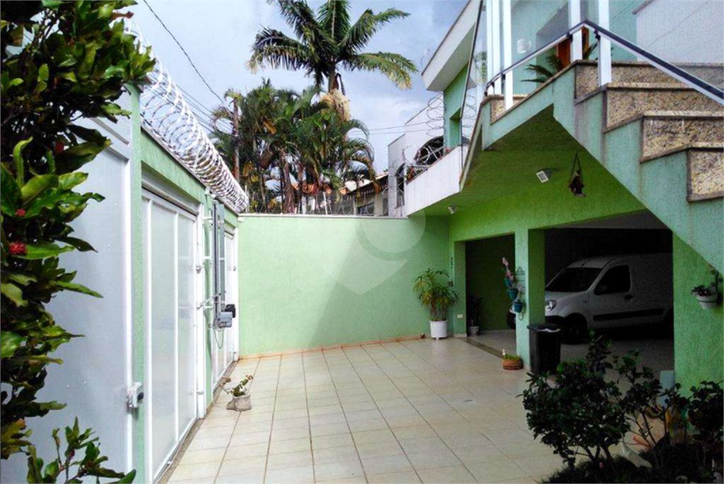 Sobrado à venda com 3 quartos, sendo 1 suíte, em Tremembé, São Paulo, SP