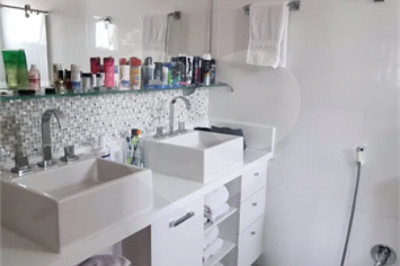 Casa à venda com 4 quartos, sendo 2 suítes, no condomínio Casas de Windsor, São Paulo - SP