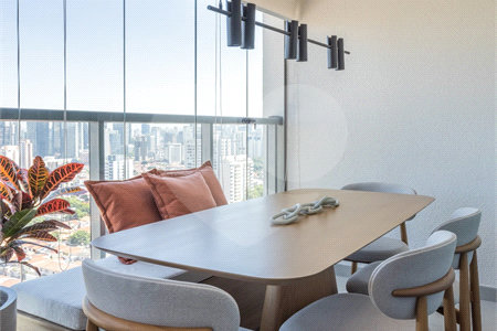 Apartamento à venda com 2 quartos, sendo 1 suíte, em Santo Amaro, São Paulo, SP