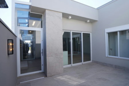 Casa à venda com 4 quartos, sendo 1 suíte, em Parque Residencial Mart Ville, Presidente Prudente, SP