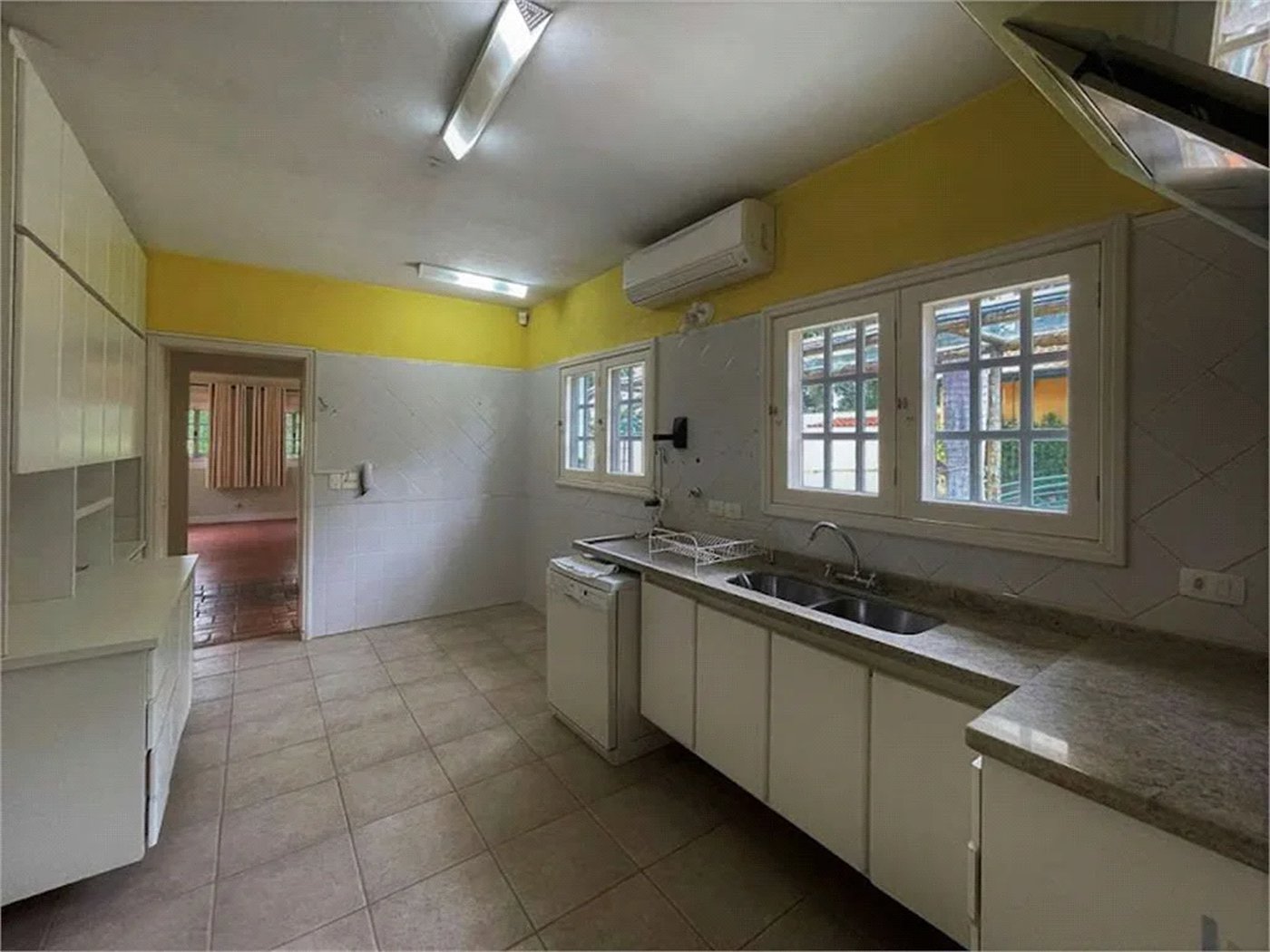 Casa à venda com 4 suítes no condomínio Miollo da Granja, Cotia - SP