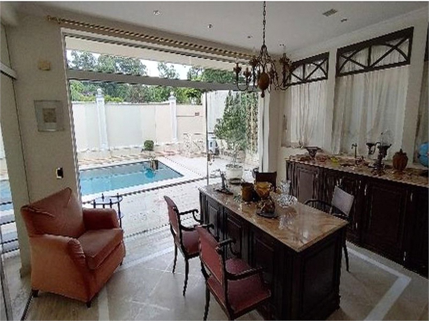 Casa à venda com 4 quartos, sendo 2 suítes,  em Pacaembu, São Paulo, SP