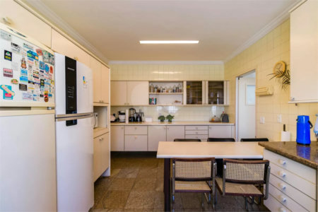 Apartamento à venda com 4 quartos, sendo 2 suítes, em Real Parque, São Paulo, SP