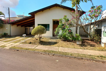 Casa Térrea no Condomínio Damha I,