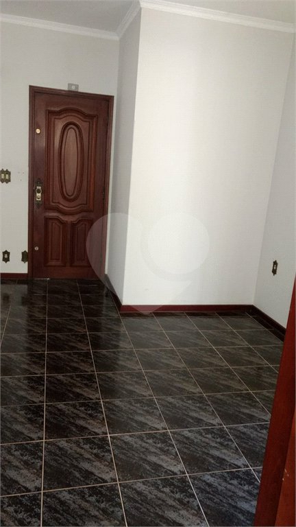 Sobrado com 4 dormitórios, sendo 1 suíte.