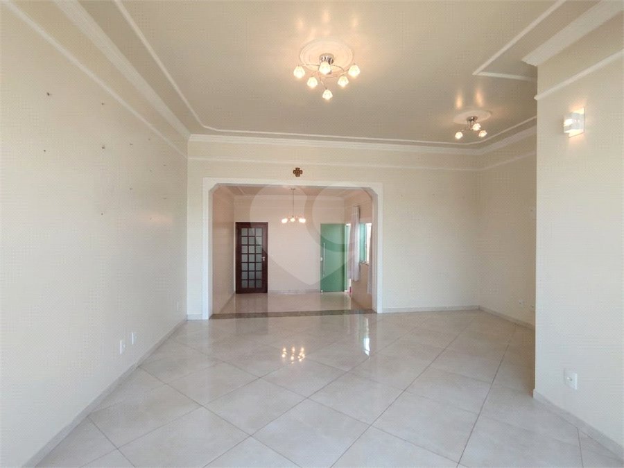 Sobrado à venda ou para alugar com 3 quartos, sendo 1 suíte,  em Jardim Itália, Itapetininga, SP