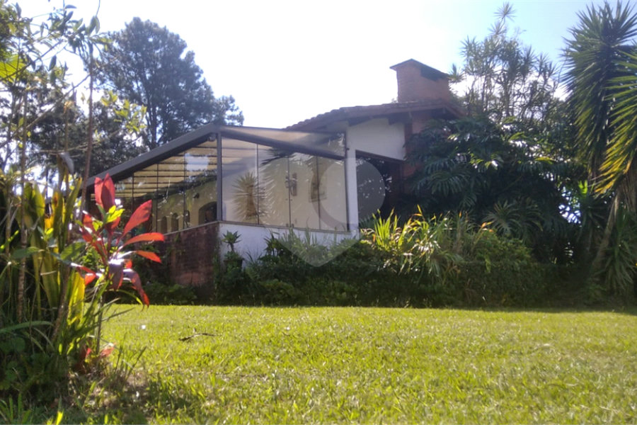 Casa à venda com 5 quartos, sendo 3 suítes, no condomínio Alpes da Cantareira, Mairiporã - SP
