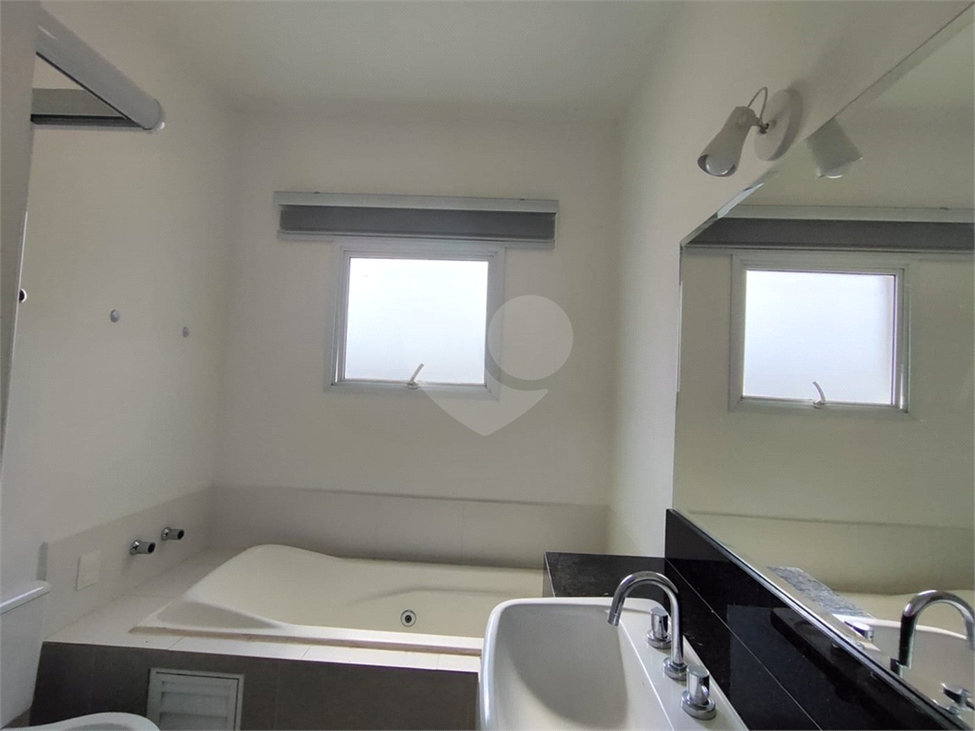 Casa de Vila à venda com 3 quartos, sendo 1 suíte, em Loteamento Jardim Morumbi, Atibaia, SP