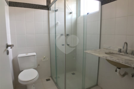 Casa à venda ou para alugar com 3 suítes no condomínio Recanto dos Paturis, Vinhedo - SP