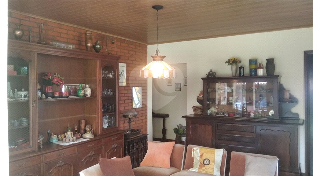 Casa à venda com 5 quartos, sendo 3 suítes, no condomínio Alpes da Cantareira, Mairiporã - SP