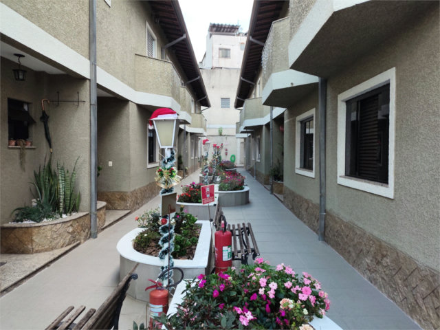 Casa à venda com 3 quartos, sendo 1 suíte,  no condomínio Res Saint Honoré, São Paulo - SP
