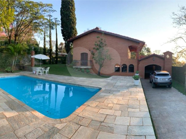 Casa à venda com 3 quartos, sendo 1 suíte, no condomínio Chacarás Bela Vista, Mairiporã - SP