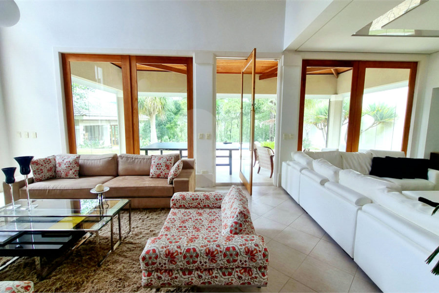 Casa à venda ou para alugar com 5 suítes em Serra da Cantareira, Mairiporã, SP