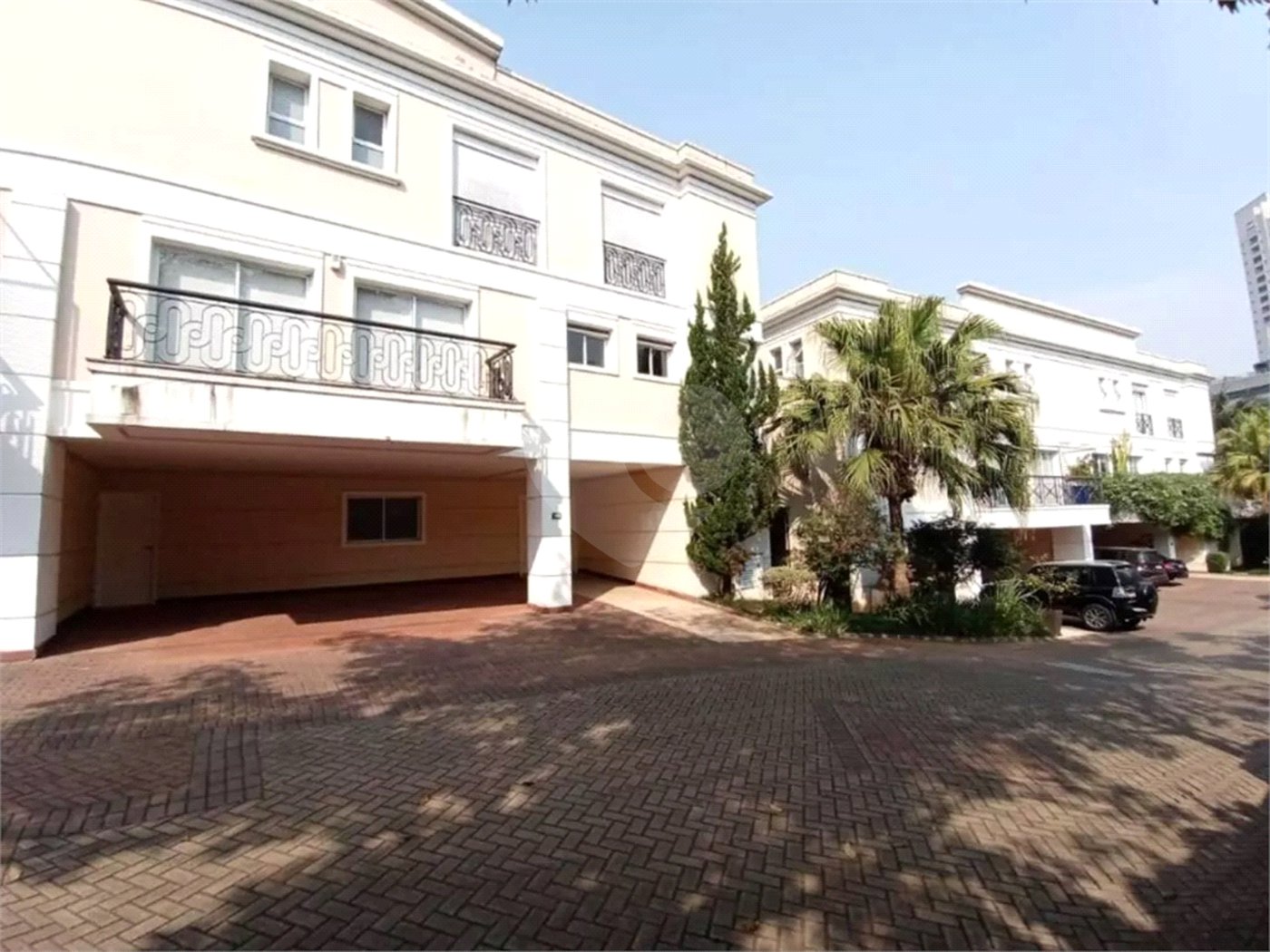 Casa à venda com 3 suítes no condomínio Solares Vila Europa, São Paulo - SP