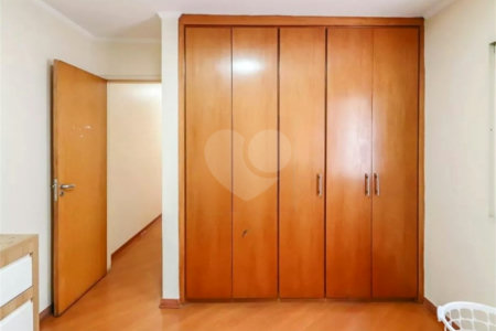 Sobrado à venda com 3 quartos, sendo 1 suíte, em Jardim Centenário, São Paulo, SP