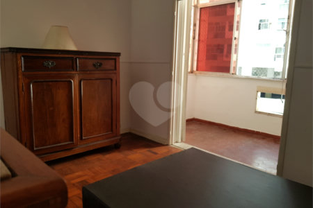 Apartamento à venda com 3 quartos, sendo 1 suíte,  em Copacabana, Rio de Janeiro, RJ