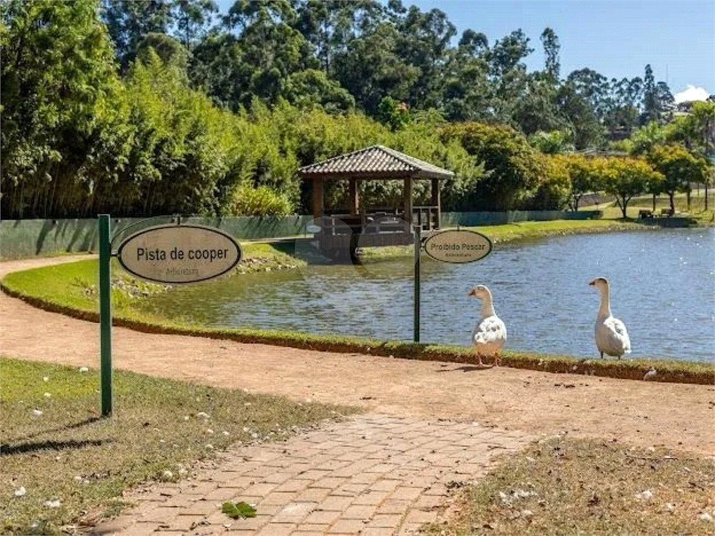 Casa à venda com 3 quartos, sendo 2 suítes,  no condomínio Arboretum, Vinhedo - SP