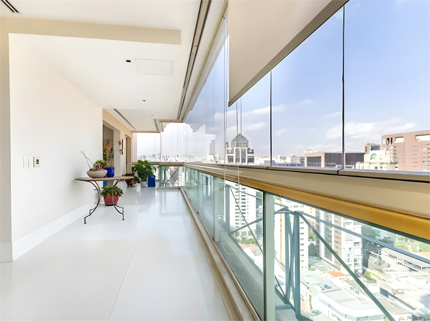 Apartamento à venda com 4 quartos, sendo 3 suítes, em Jardim Paulistano, São Paulo, SP