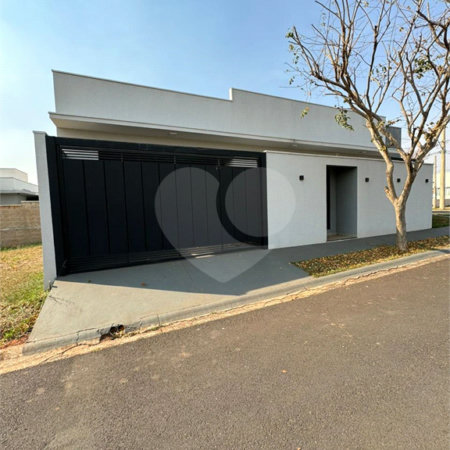 Casa à venda com 3 quartos, sendo 1 suíte, no condomínio Jd. Parque Alvorada, Araraquara - SP