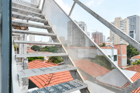 Sobrado à venda ou para alugar com 4 quartos em Vila Clementino, São Paulo, SP