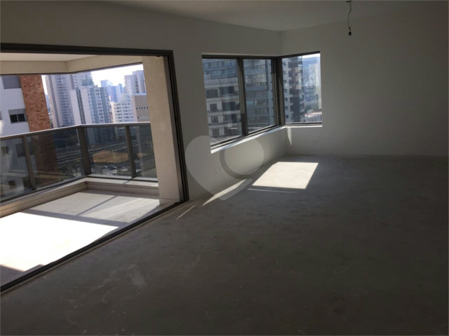Apartamento à venda com 3 suítes em Campo Belo, São Paulo, SP
