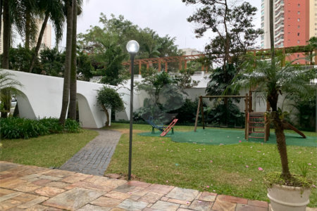 Apartamento à venda com 3 quartos, sendo 1 suíte,  em Jardim Marajoara, São Paulo, SP