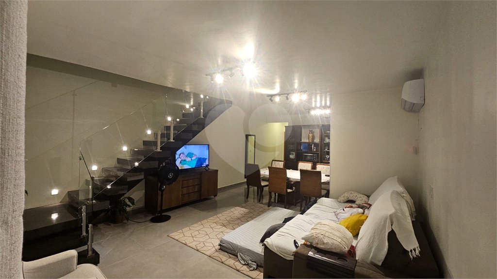 Casa à venda com 3 quartos, sendo 2 suítes, no condomínio Vale Encantado, Rio de Janeiro - RJ