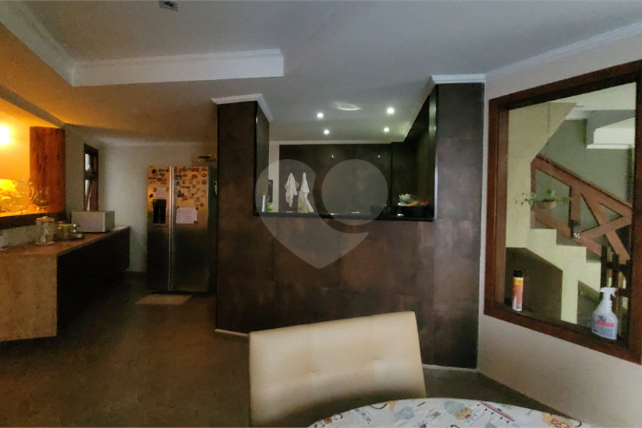 Sobrado à venda com 4 quartos, sendo 2 suítes, no Centro, Mairiporã, SP