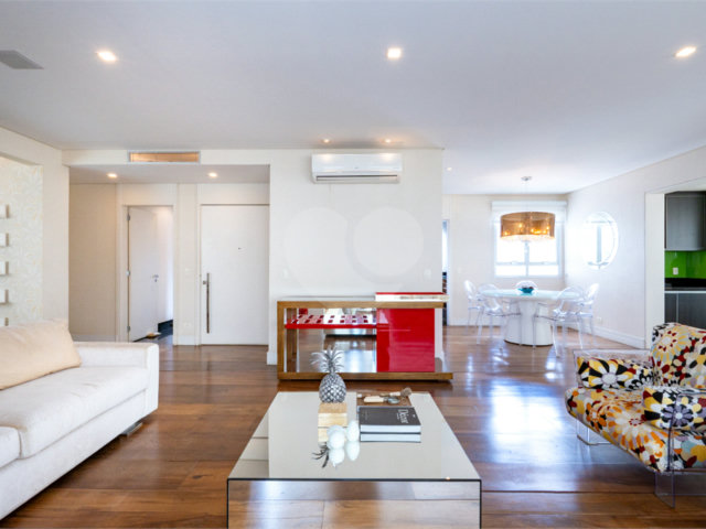 Apartamento à venda com 3 suítes em Vila Nova Conceição, São Paulo, SP