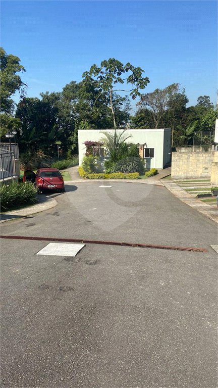 Casa à venda com 2 quartos no condomínio Carvalho Lagares, Poá - SP