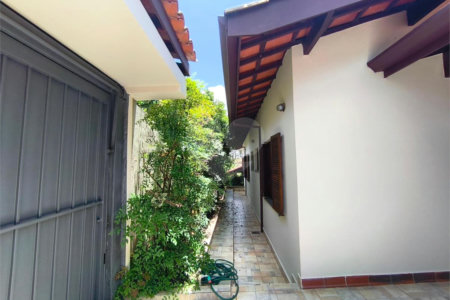 Casa à venda com 4 quartos, sendo 2 suítes, em Jardim Santa Bárbara, Atibaia, SP