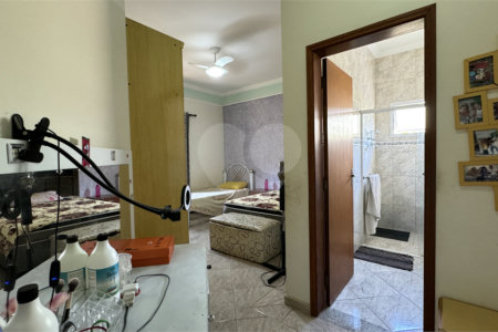 Casa à venda com 4 quartos, sendo 3 suítes, no condomínio Terras de Mont Serrat, Salto - SP