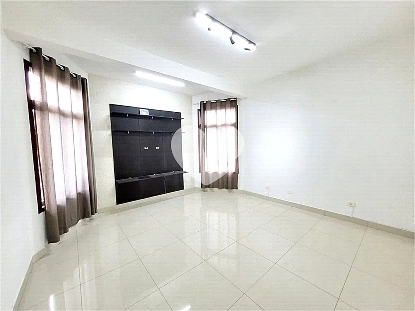 Casa à venda ou para alugar com 7 quartos, sendo 5 suítes, no condomínio Sausalito, Mairiporã - SP