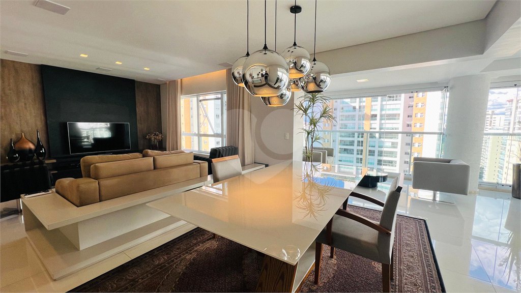 Apartamento à venda com 3 suítes em Campo Belo, São Paulo, SP