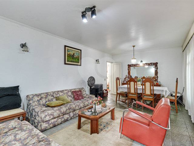 Casa Térrea à venda com 4 quartos, sendo 1 suíte,  em Jardim Prudência, São Paulo, SP