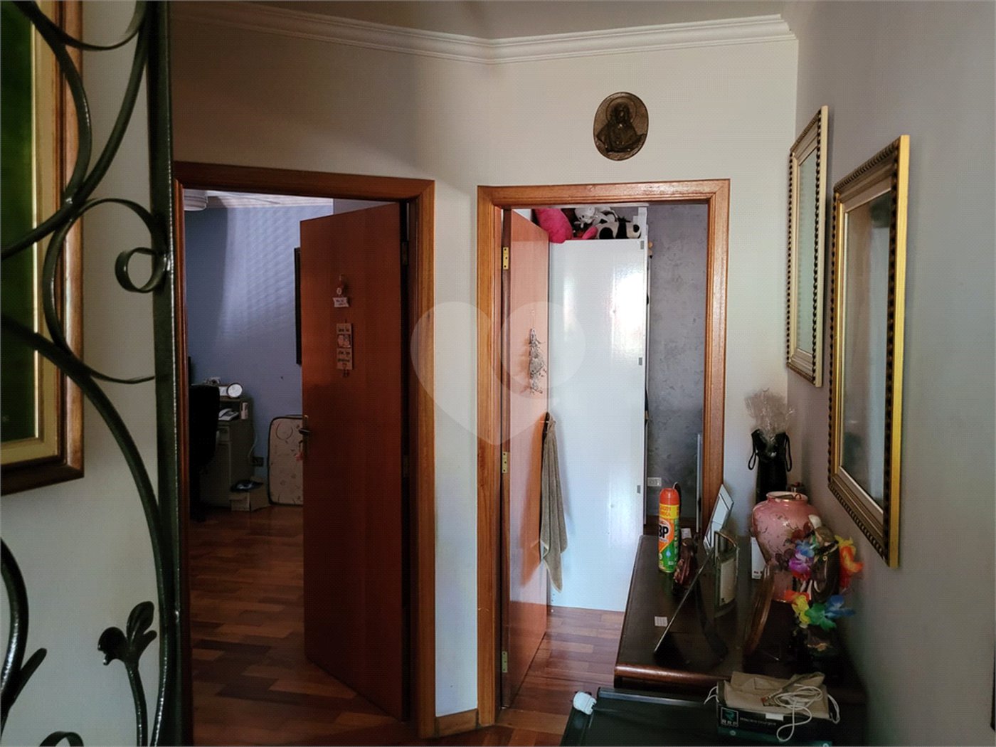 Sobrado à venda com 4 quartos, sendo 3 suítes, em Horto, São Paulo, SP