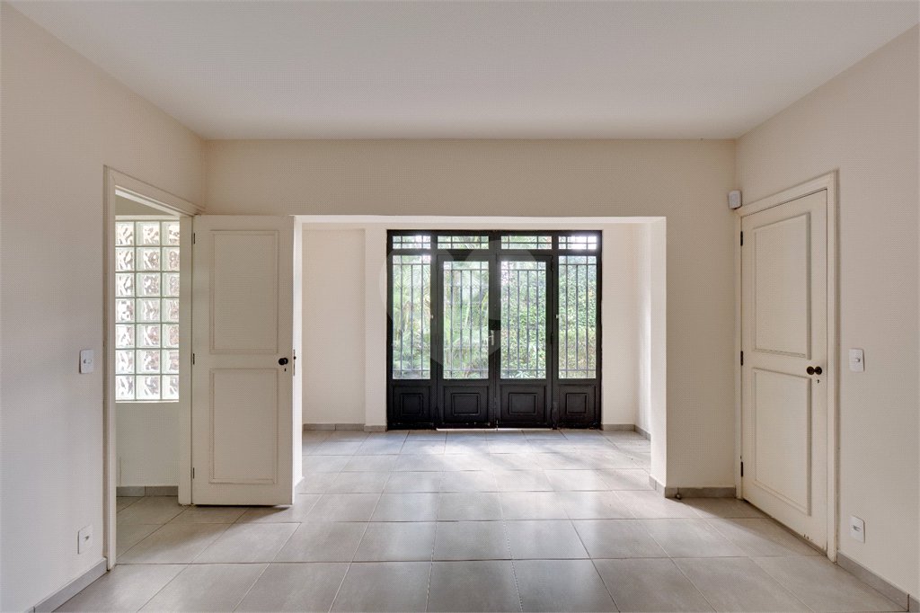 Casa de Vila à venda ou para alugar com 3 suítes em Alto da Boa Vista, São Paulo, SP