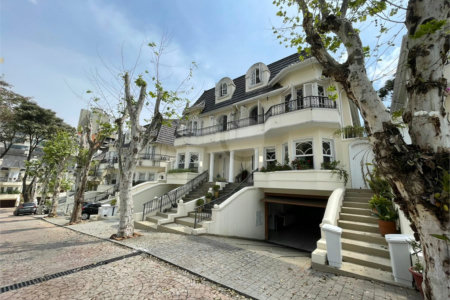Casa em condomínio à venda ou para alugar com 4 quartos, sendo 3 suítes,  em Jardim Panorama, São Paulo, SP