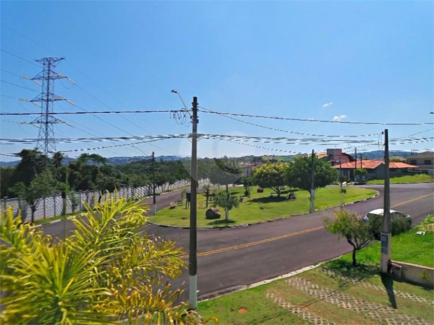 Casa à venda com 3 suítes no condomínio Terras de São Francisco, Vinhedo - SP