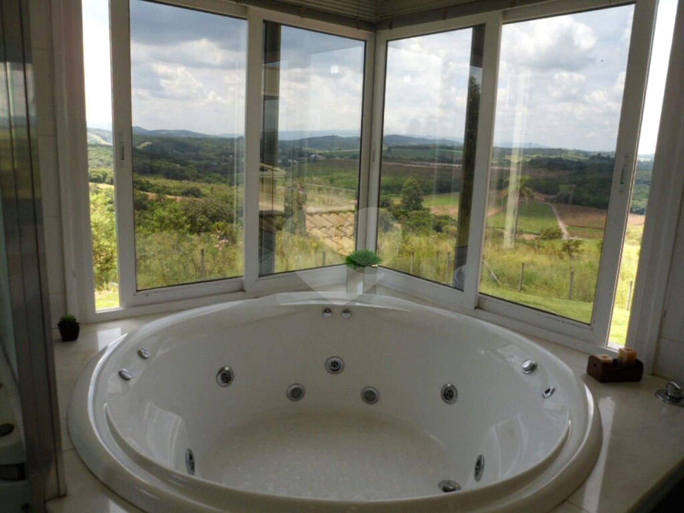 Casa à venda com 4 quartos, sendo 2 suítes, em Pinhal, Jarinu, SP