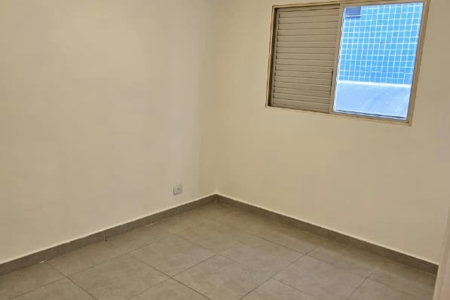 Apartamento de 01 Dormitório na Vila Caiçara — 200 m do Mar
