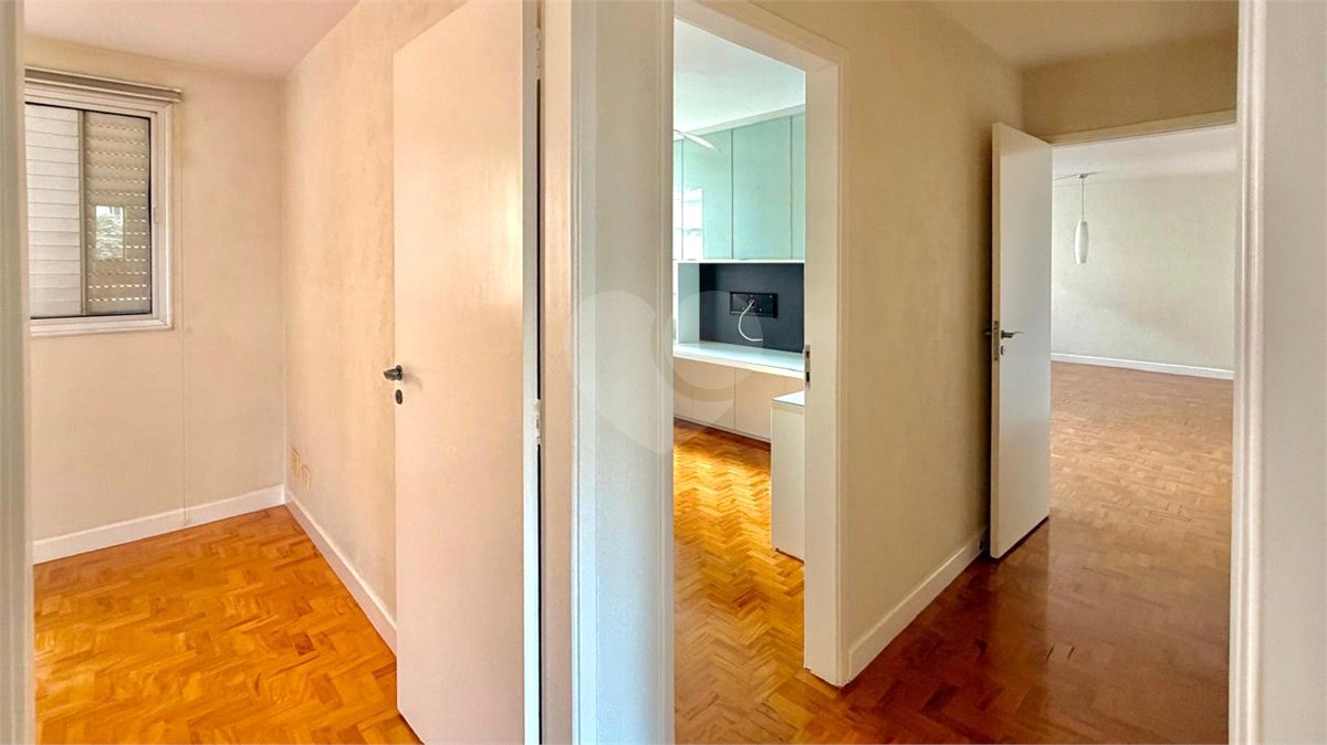 Apartamento à venda com 3 quartos, sendo 1 suíte,  em Moema, São Paulo, SP